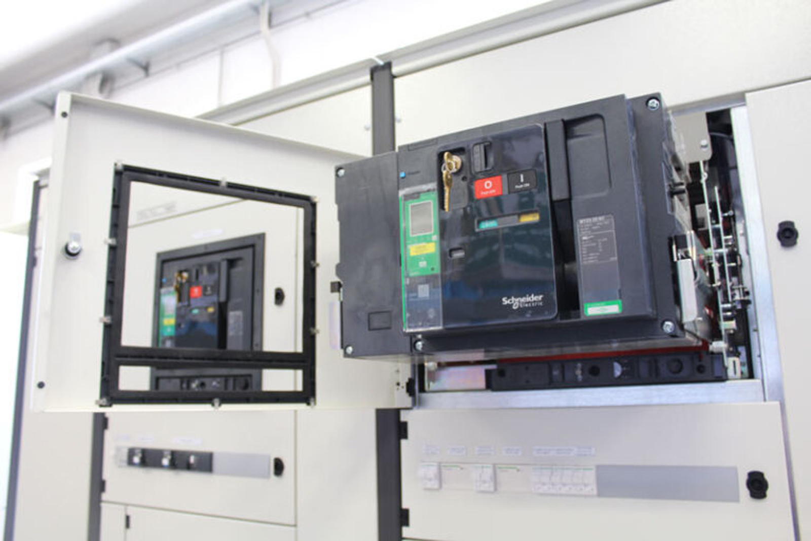 Quadro-Power-Center-768x512.jpg